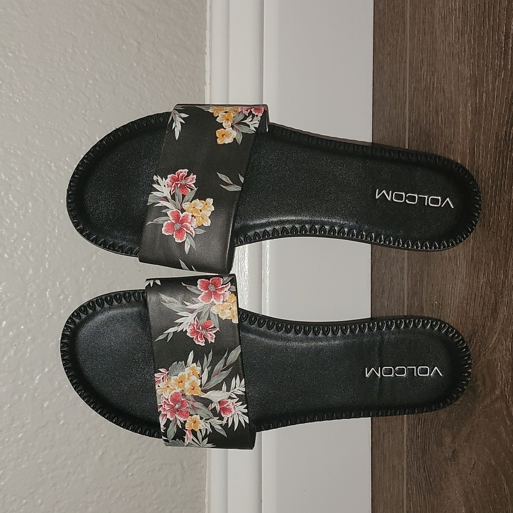 VOLCOM sandals